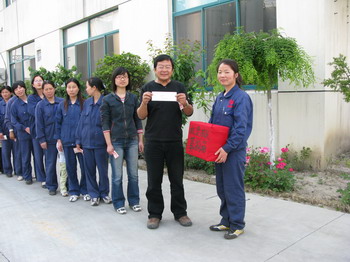Huifeng Enterprises raised funds and donated blood for the Wenchuan disaster area